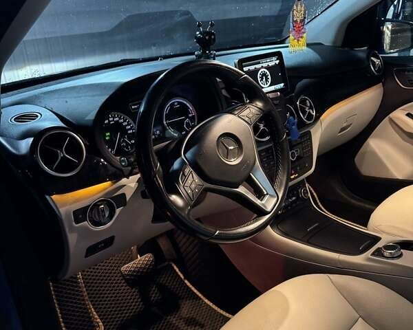 Синий Мерседес Б-класс, объемом двигателя 0 л и пробегом 128 тыс. км за 11000 $, фото 9 на Automoto.ua