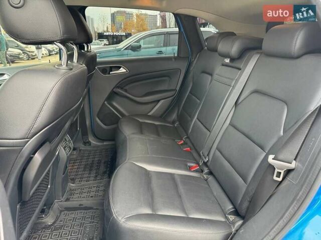 Синий Мерседес Б-класс, объемом двигателя 0 л и пробегом 160 тыс. км за 9490 $, фото 8 на Automoto.ua