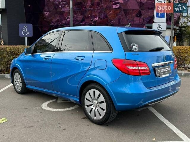 Синий Мерседес Б-класс, объемом двигателя 0 л и пробегом 160 тыс. км за 9490 $, фото 4 на Automoto.ua