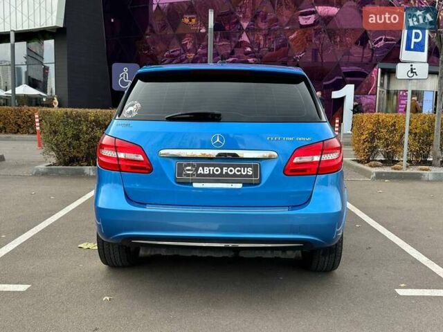 Синий Мерседес Б-класс, объемом двигателя 0 л и пробегом 160 тыс. км за 9490 $, фото 5 на Automoto.ua