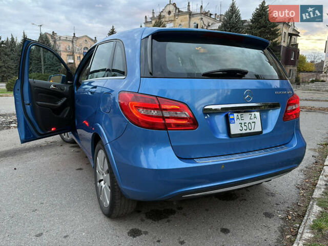 Синій Мерседес Б-клас, об'ємом двигуна 0 л та пробігом 92 тис. км за 10800 $, фото 3 на Automoto.ua