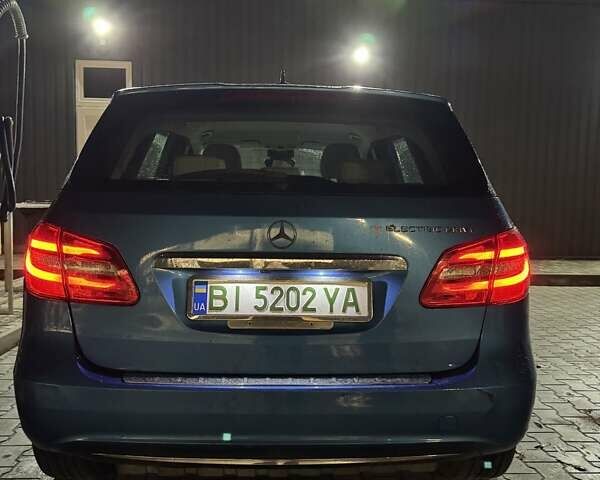 Синій Мерседес Б-клас, об'ємом двигуна 0 л та пробігом 128 тис. км за 9800 $, фото 3 на Automoto.ua