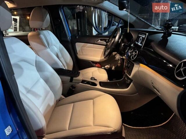 Синий Мерседес Б-класс, объемом двигателя 0 л и пробегом 128 тыс. км за 11000 $, фото 13 на Automoto.ua