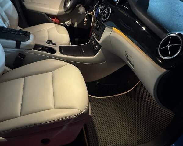 Синий Мерседес Б-класс, объемом двигателя 0 л и пробегом 128 тыс. км за 11000 $, фото 6 на Automoto.ua