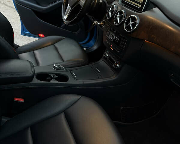 Синій Мерседес Б-клас, об'ємом двигуна 0 л та пробігом 92 тис. км за 10800 $, фото 15 на Automoto.ua