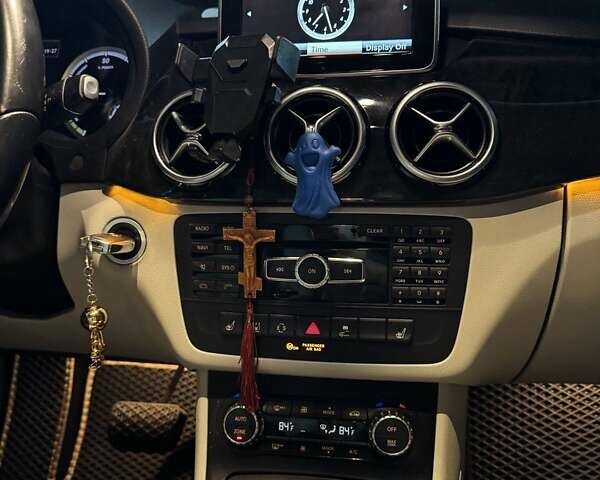 Синий Мерседес Б-класс, объемом двигателя 0 л и пробегом 128 тыс. км за 11000 $, фото 8 на Automoto.ua