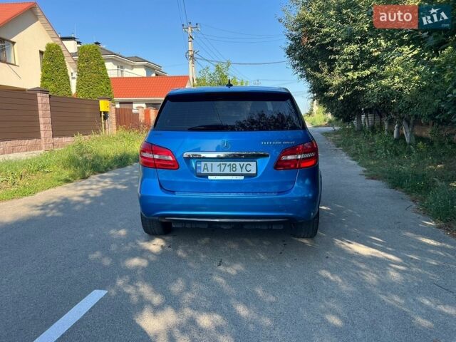 Синій Мерседес Б-клас, об'ємом двигуна 0 л та пробігом 176 тис. км за 9399 $, фото 3 на Automoto.ua