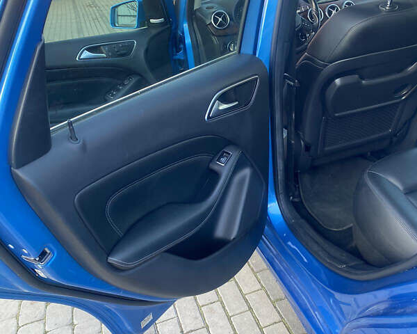 Синий Мерседес Б-класс, объемом двигателя 0 л и пробегом 90 тыс. км за 10000 $, фото 3 на Automoto.ua