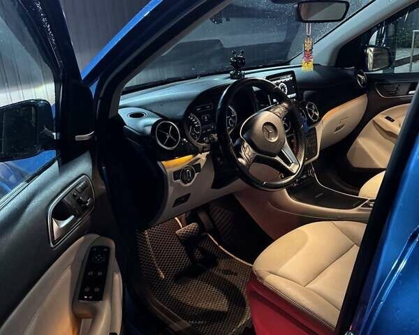 Синий Мерседес Б-класс, объемом двигателя 0 л и пробегом 128 тыс. км за 11000 $, фото 7 на Automoto.ua