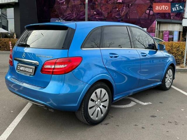 Синий Мерседес Б-класс, объемом двигателя 0 л и пробегом 160 тыс. км за 9490 $, фото 6 на Automoto.ua