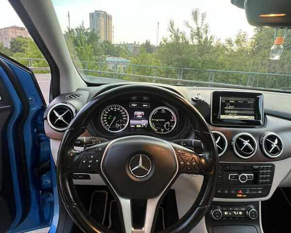 Синий Мерседес Б-класс, объемом двигателя 0 л и пробегом 150 тыс. км за 8999 $, фото 14 на Automoto.ua