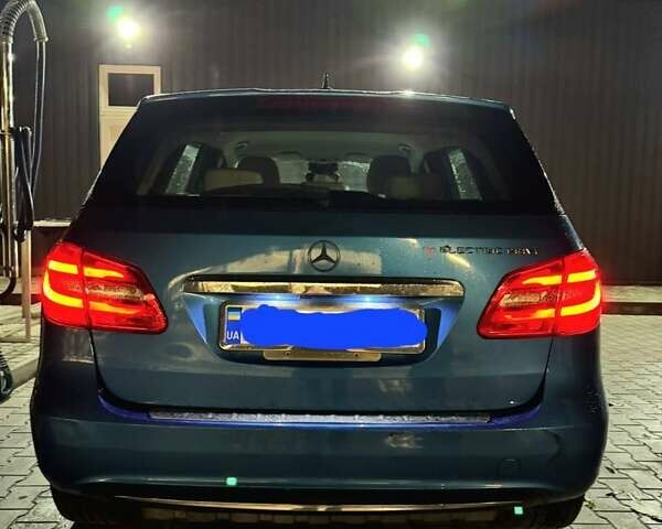 Синий Мерседес Б-класс, объемом двигателя 0 л и пробегом 128 тыс. км за 11000 $, фото 1 на Automoto.ua
