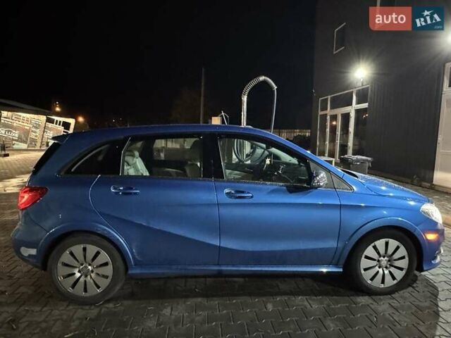 Синий Мерседес Б-класс, объемом двигателя 0 л и пробегом 128 тыс. км за 11000 $, фото 3 на Automoto.ua