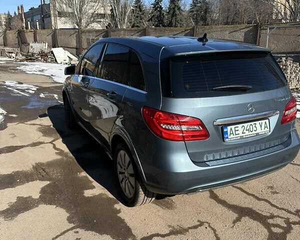 Синий Мерседес Б-класс, объемом двигателя 0 л и пробегом 138 тыс. км за 10500 $, фото 6 на Automoto.ua