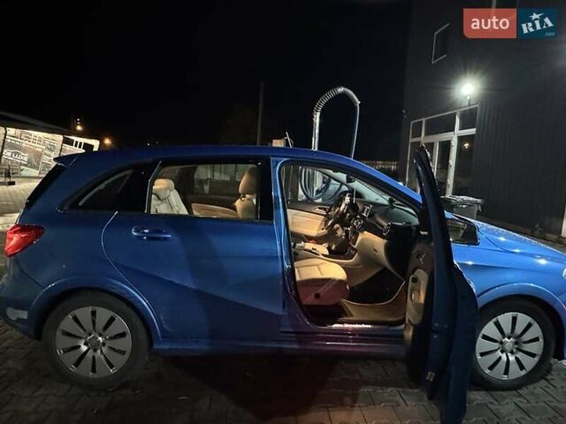 Синий Мерседес Б-класс, объемом двигателя 0 л и пробегом 128 тыс. км за 11000 $, фото 5 на Automoto.ua