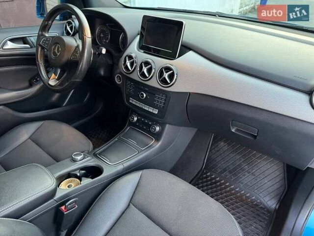 Синій Мерседес Б-клас, об'ємом двигуна 0 л та пробігом 134 тис. км за 10598 $, фото 7 на Automoto.ua
