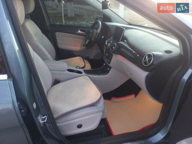 Синий Мерседес Б-класс, объемом двигателя 0 л и пробегом 89 тыс. км за 11000 $, фото 17 на Automoto.ua