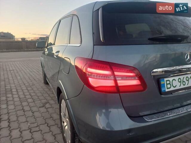 Синий Мерседес Б-класс, объемом двигателя 0 л и пробегом 89 тыс. км за 11000 $, фото 1 на Automoto.ua