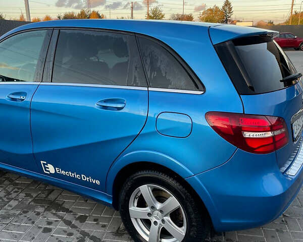 Синий Мерседес Б-класс, объемом двигателя 0 л и пробегом 85 тыс. км за 8900 $, фото 4 на Automoto.ua