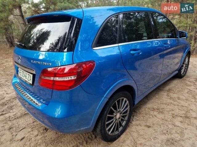 Синій Мерседес Б-клас, об'ємом двигуна 0 л та пробігом 139 тис. км за 9998 $, фото 10 на Automoto.ua