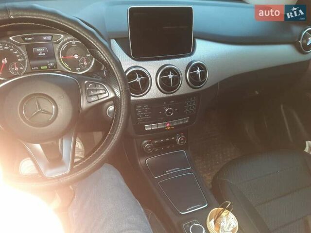 Синий Мерседес Б-класс, объемом двигателя 0 л и пробегом 140 тыс. км за 11000 $, фото 4 на Automoto.ua