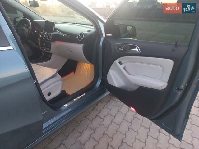 Синий Мерседес Б-класс, объемом двигателя 0 л и пробегом 89 тыс. км за 11000 $, фото 20 на Automoto.ua