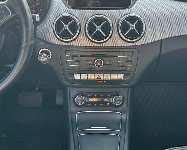 Синій Мерседес Б-клас, об'ємом двигуна 0 л та пробігом 134 тис. км за 10598 $, фото 9 на Automoto.ua