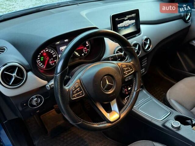 Синій Мерседес Б-клас, об'ємом двигуна 0 л та пробігом 136 тис. км за 9998 $, фото 31 на Automoto.ua