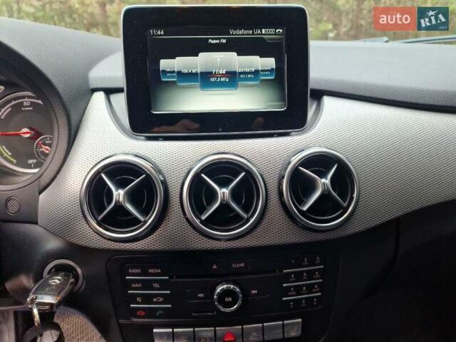 Синій Мерседес Б-клас, об'ємом двигуна 0 л та пробігом 139 тис. км за 9998 $, фото 19 на Automoto.ua