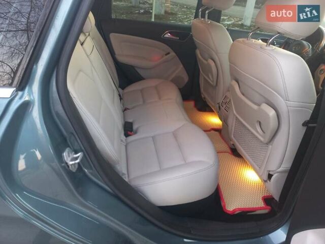 Синий Мерседес Б-класс, объемом двигателя 0 л и пробегом 89 тыс. км за 11000 $, фото 18 на Automoto.ua