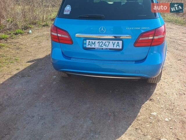 Синий Мерседес Б-класс, объемом двигателя 0 л и пробегом 178 тыс. км за 9300 $, фото 3 на Automoto.ua