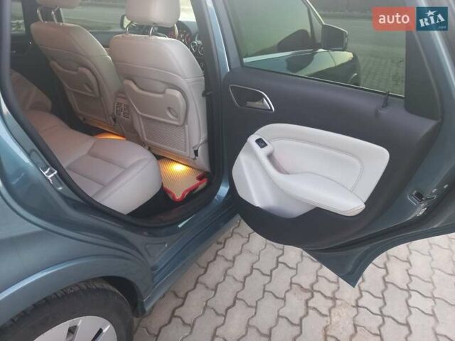 Синий Мерседес Б-класс, объемом двигателя 0 л и пробегом 89 тыс. км за 11000 $, фото 19 на Automoto.ua