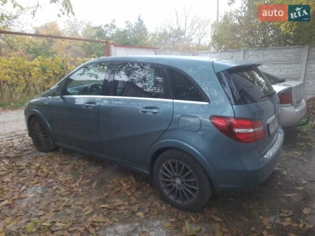 Синий Мерседес Б-класс, объемом двигателя 0 л и пробегом 140 тыс. км за 11000 $, фото 1 на Automoto.ua