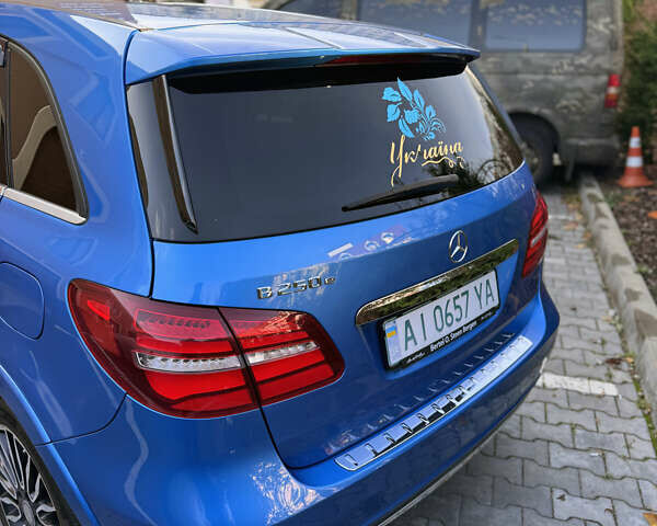 Синий Мерседес Б-класс, объемом двигателя 0 л и пробегом 92 тыс. км за 10999 $, фото 4 на Automoto.ua