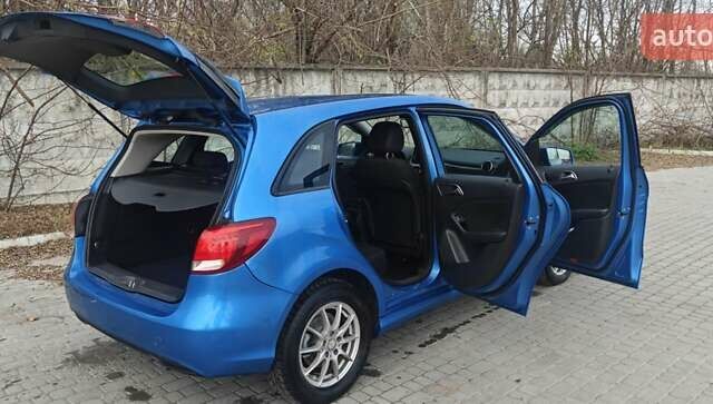 Синий Мерседес Б-класс, объемом двигателя 1.46 л и пробегом 250 тыс. км за 11500 $, фото 6 на Automoto.ua