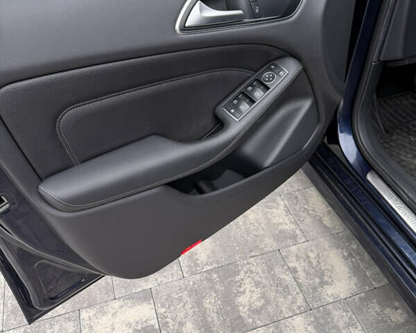 Синий Мерседес Б-класс, объемом двигателя 0 л и пробегом 61 тыс. км за 9750 $, фото 17 на Automoto.ua