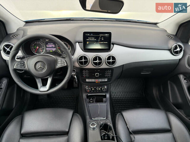 Синий Мерседес Б-класс, объемом двигателя 0 л и пробегом 122 тыс. км за 9399 $, фото 11 на Automoto.ua