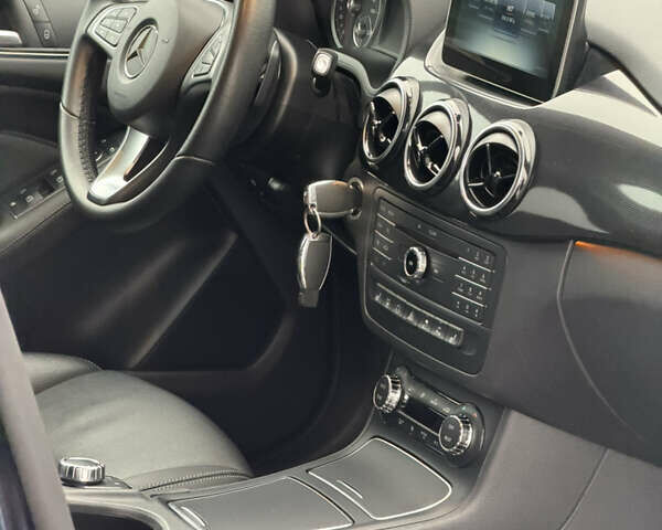 Синий Мерседес Б-класс, объемом двигателя 0 л и пробегом 61 тыс. км за 9750 $, фото 13 на Automoto.ua