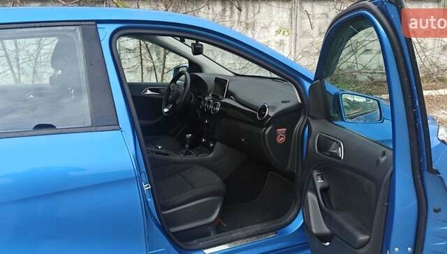 Синий Мерседес Б-класс, объемом двигателя 1.46 л и пробегом 250 тыс. км за 11500 $, фото 11 на Automoto.ua