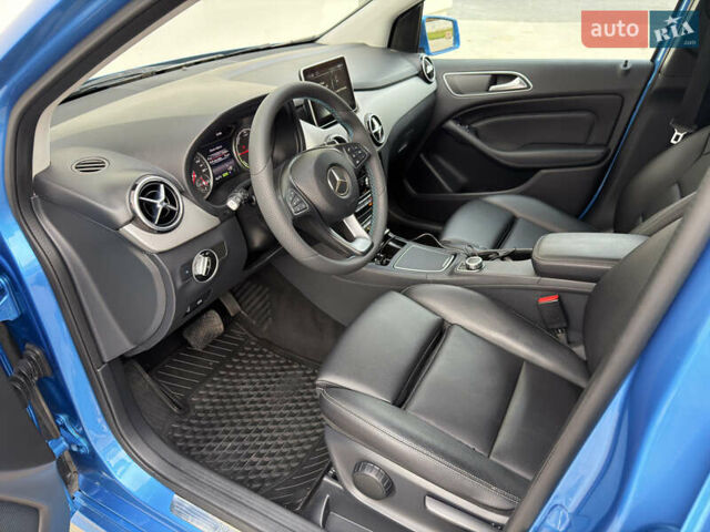 Синий Мерседес Б-класс, объемом двигателя 0 л и пробегом 122 тыс. км за 9399 $, фото 10 на Automoto.ua