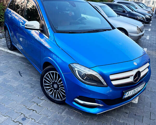 Синий Мерседес Б-класс, объемом двигателя 0 л и пробегом 92 тыс. км за 10999 $, фото 1 на Automoto.ua