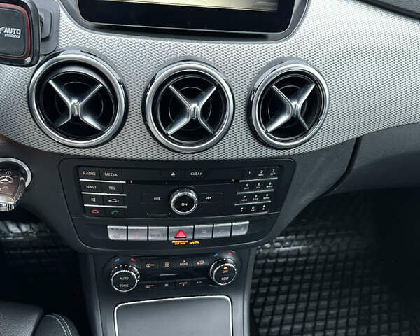 Синій Мерседес Б-клас, об'ємом двигуна 0 л та пробігом 102 тис. км за 15000 $, фото 12 на Automoto.ua