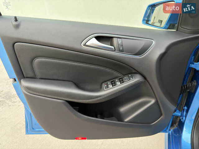 Синий Мерседес Б-класс, объемом двигателя 0 л и пробегом 122 тыс. км за 9399 $, фото 17 на Automoto.ua