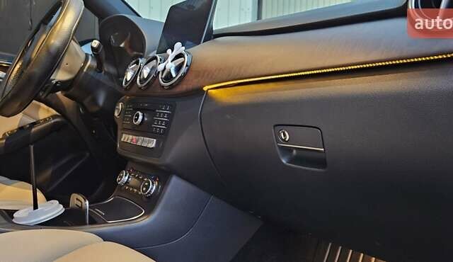 Синий Мерседес Б-класс, объемом двигателя 0 л и пробегом 56 тыс. км за 13350 $, фото 31 на Automoto.ua