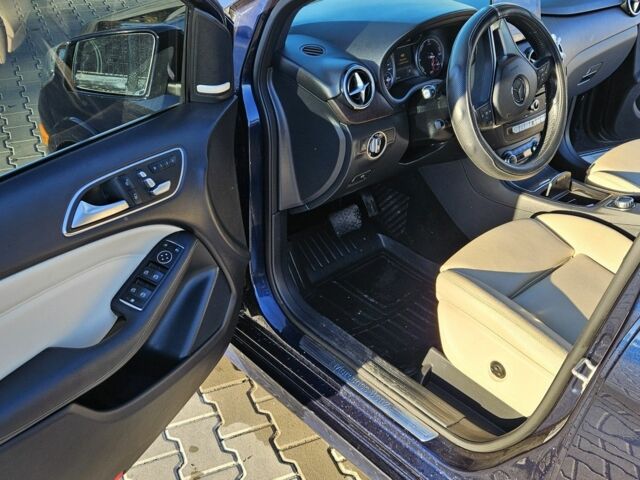 Синий Мерседес Б-класс, объемом двигателя 0 л и пробегом 56 тыс. км за 12600 $, фото 6 на Automoto.ua