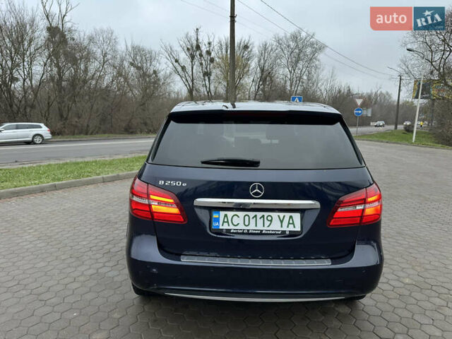 Синій Мерседес Б-клас, об'ємом двигуна 0 л та пробігом 102 тис. км за 15000 $, фото 4 на Automoto.ua