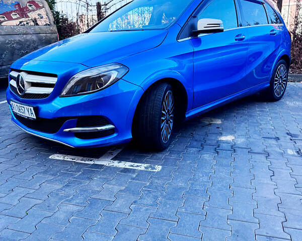 Синий Мерседес Б-класс, объемом двигателя 0 л и пробегом 92 тыс. км за 10999 $, фото 2 на Automoto.ua
