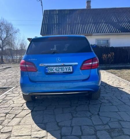 Синий Мерседес Б-класс, объемом двигателя 0 л и пробегом 150 тыс. км за 12500 $, фото 4 на Automoto.ua