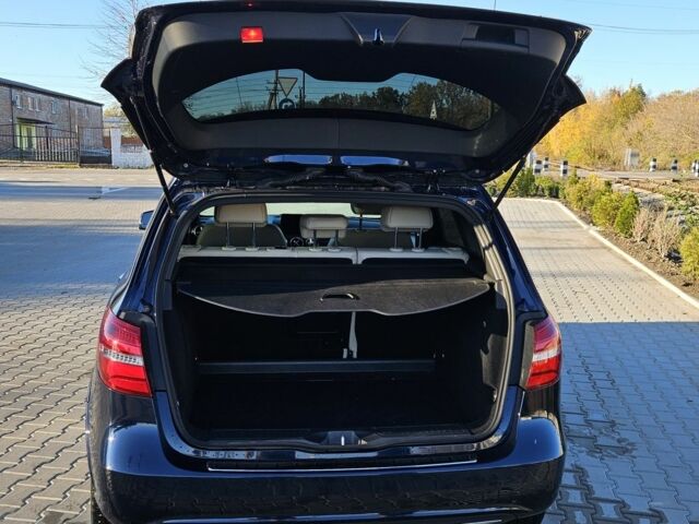 Синий Мерседес Б-класс, объемом двигателя 0 л и пробегом 56 тыс. км за 12600 $, фото 4 на Automoto.ua