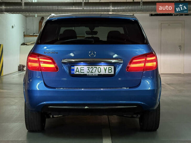 Синий Мерседес Б-класс, объемом двигателя 0 л и пробегом 125 тыс. км за 11800 $, фото 3 на Automoto.ua